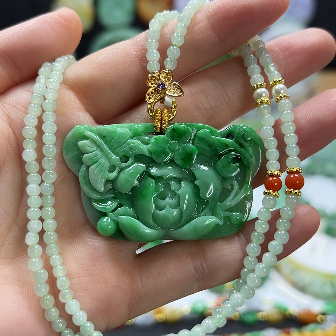 翡翠未镶嵌颈饰吊坠