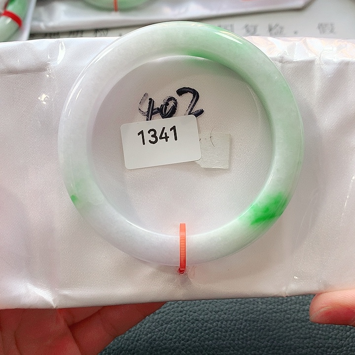 翡翠手镯未镶嵌天然翡翠手镯