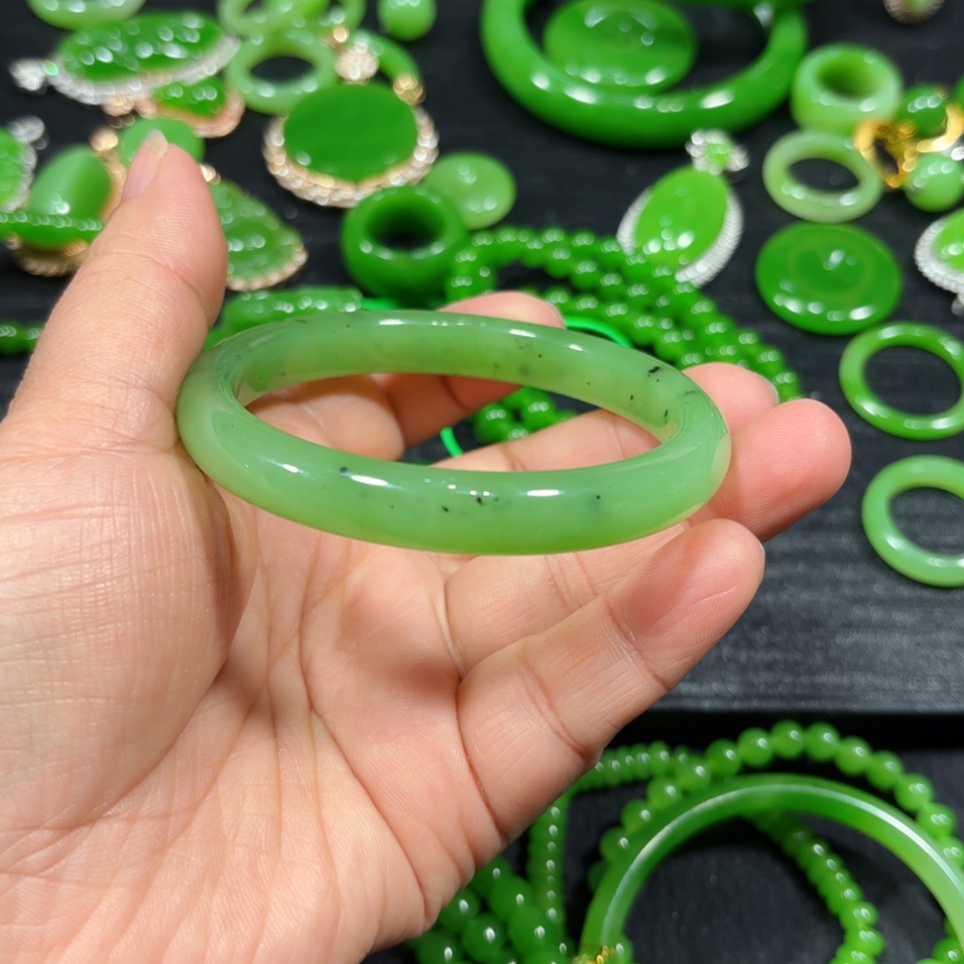 和田玉（碧玉）桌子未镶嵌