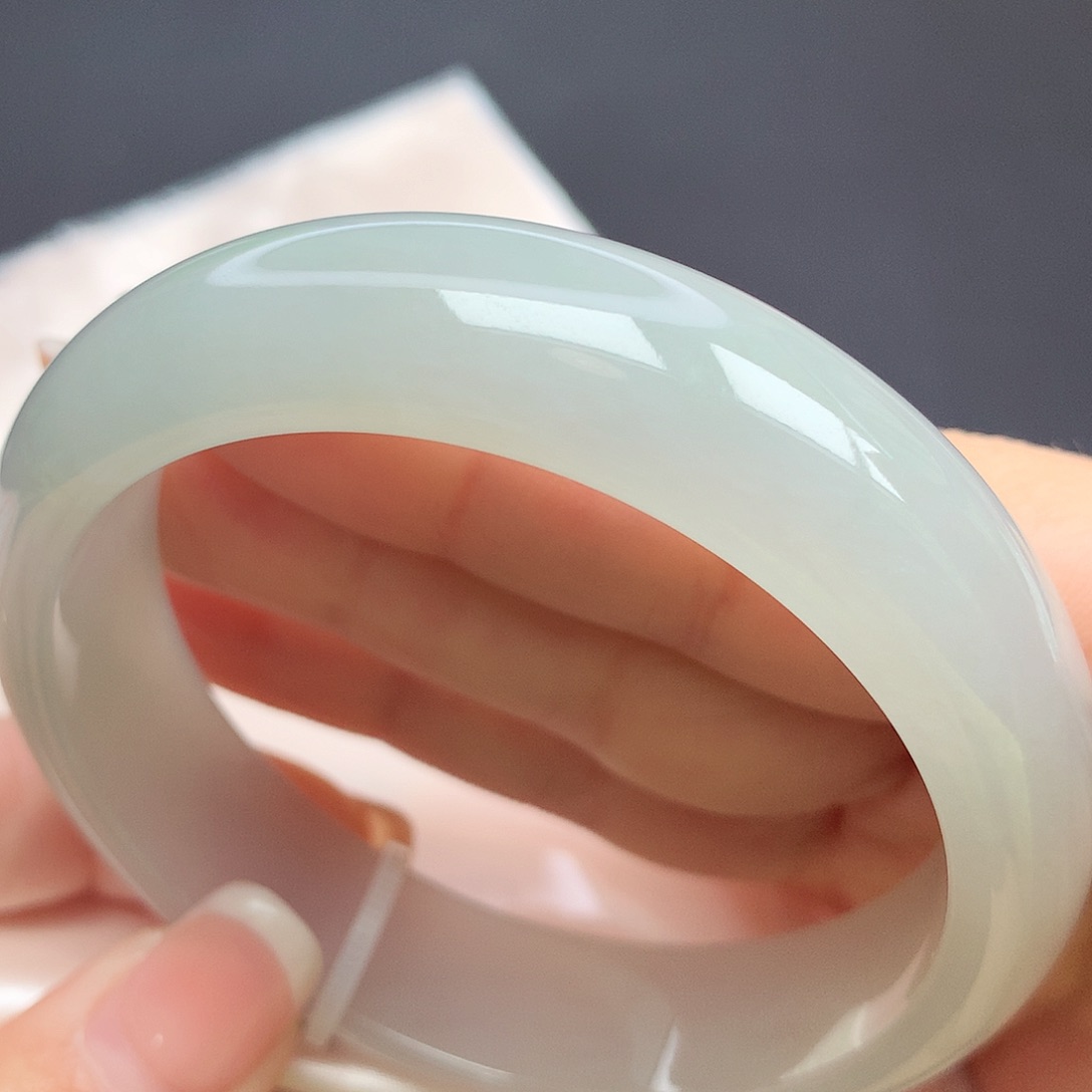 翡翠手镯未镶嵌58圈口