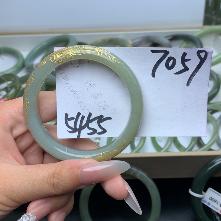 和田玉手镯未镶嵌