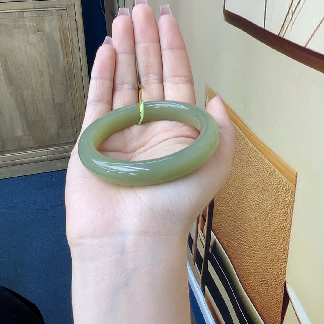 和田玉未镶嵌手镯