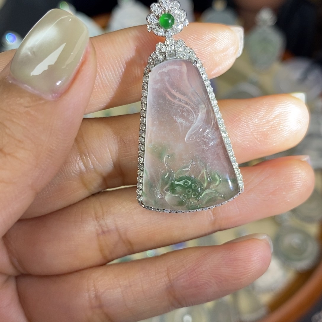 翡翠颈饰18K金镶嵌A货翡翠