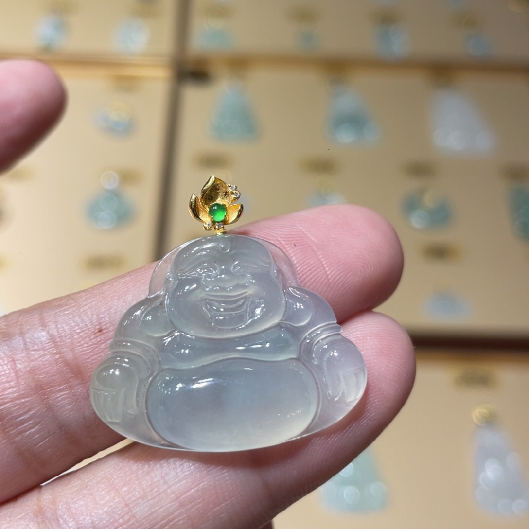 颈饰18K金镶嵌翡翠