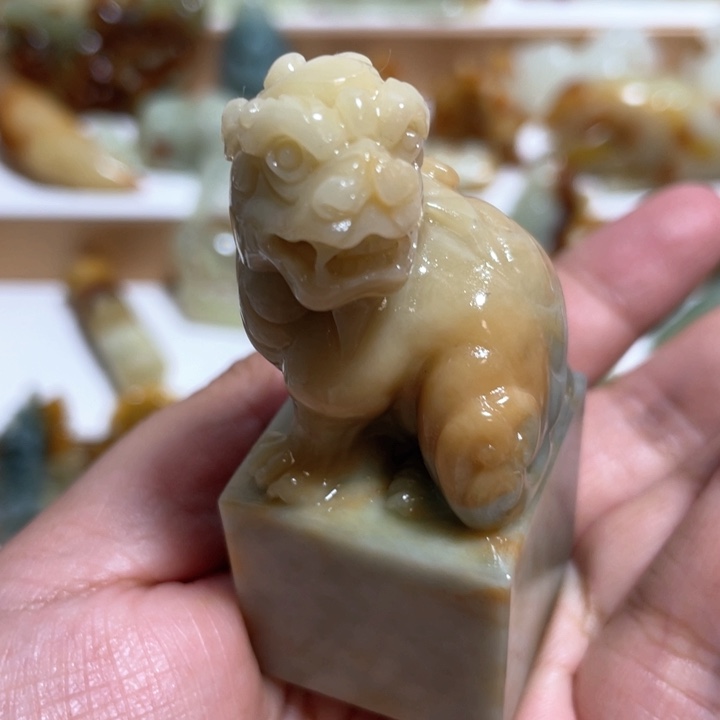 岫玉未镶嵌吊坠(赠链)