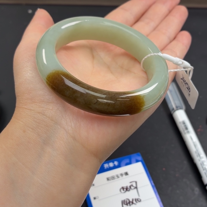 和田玉手镯未镶嵌