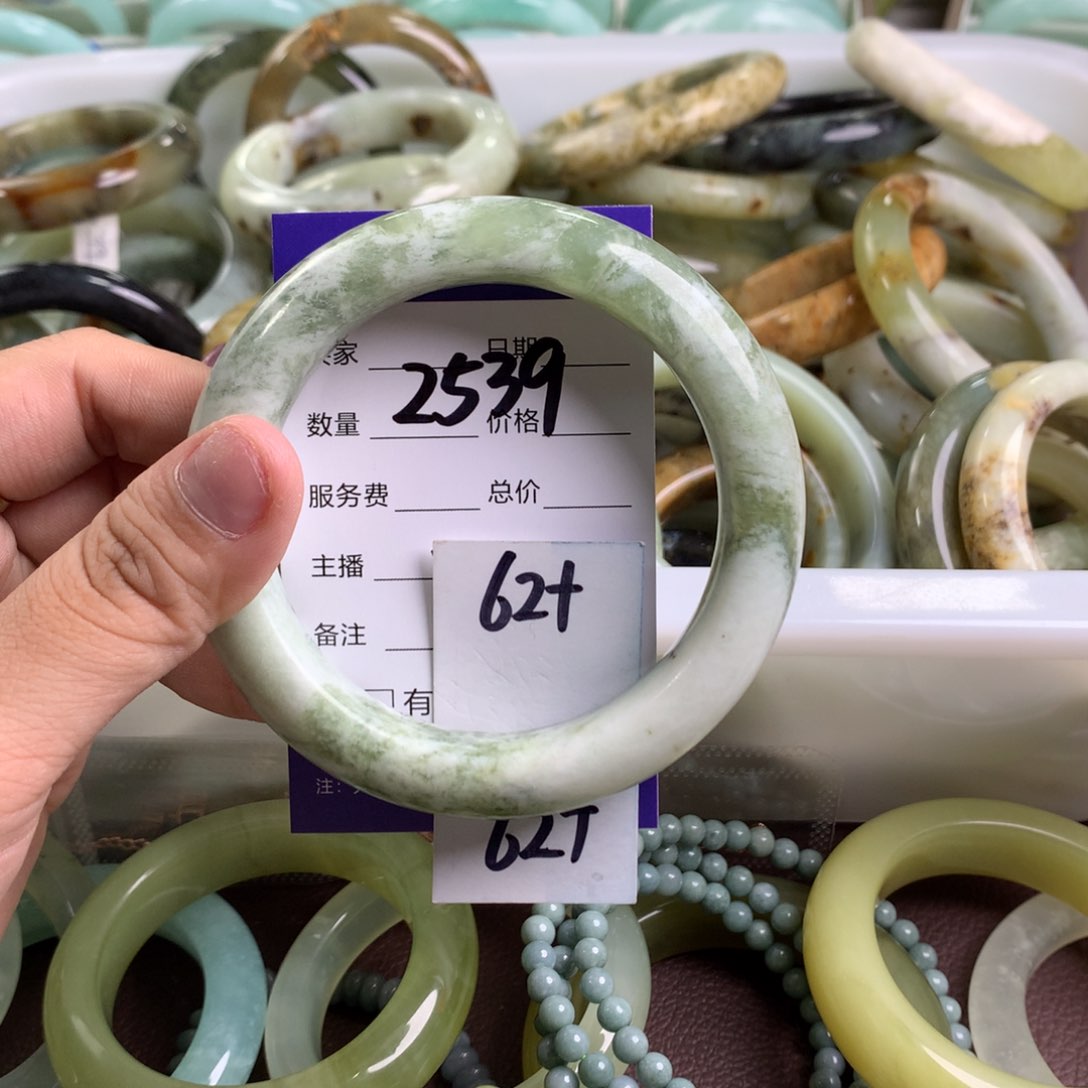 蛇纹石玉手镯未镶嵌2539