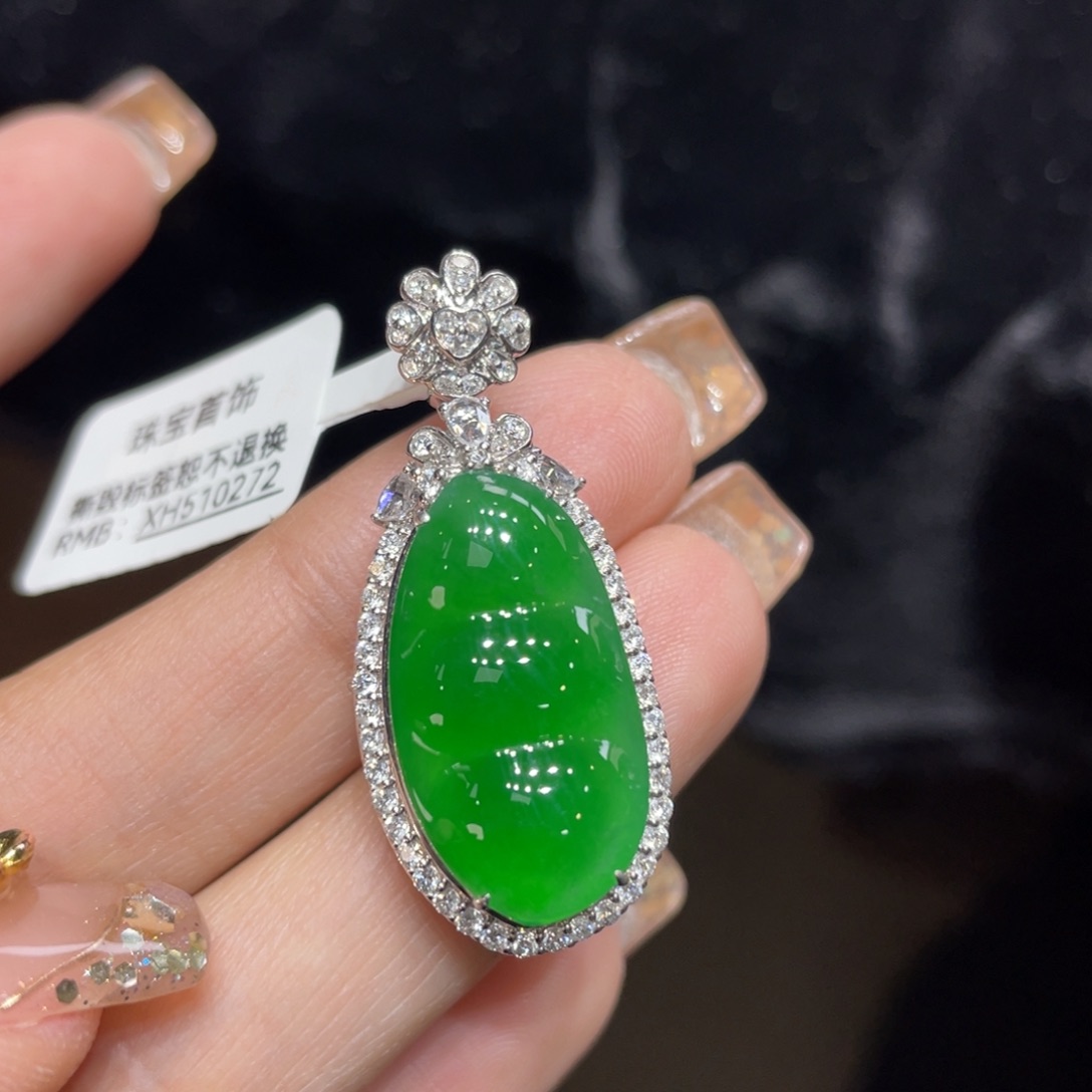 翡翠颈饰18K金镶嵌天然缅甸翡翠