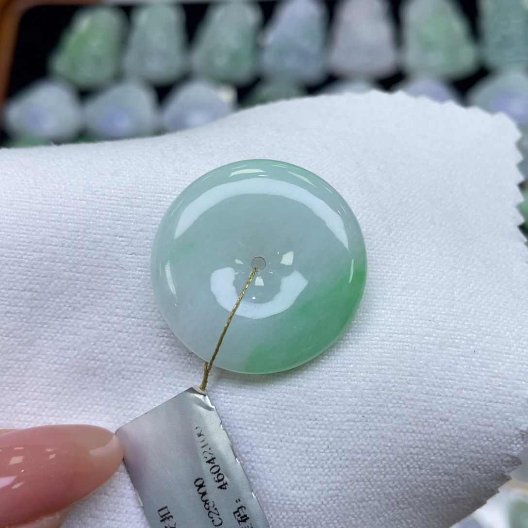 颈饰未镶嵌翡翠平安扣