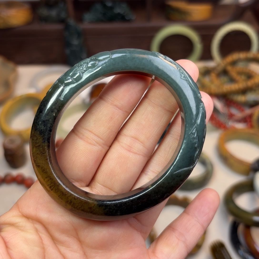 岫岩河磨玉（透闪石质玉）手镯未镶嵌画****）