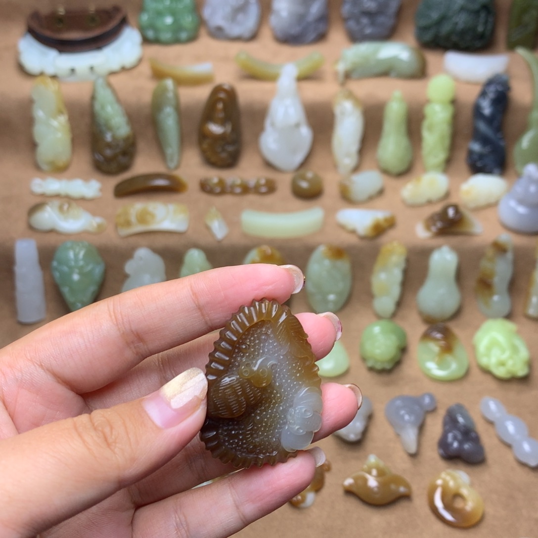 和田玉未镶嵌挂件