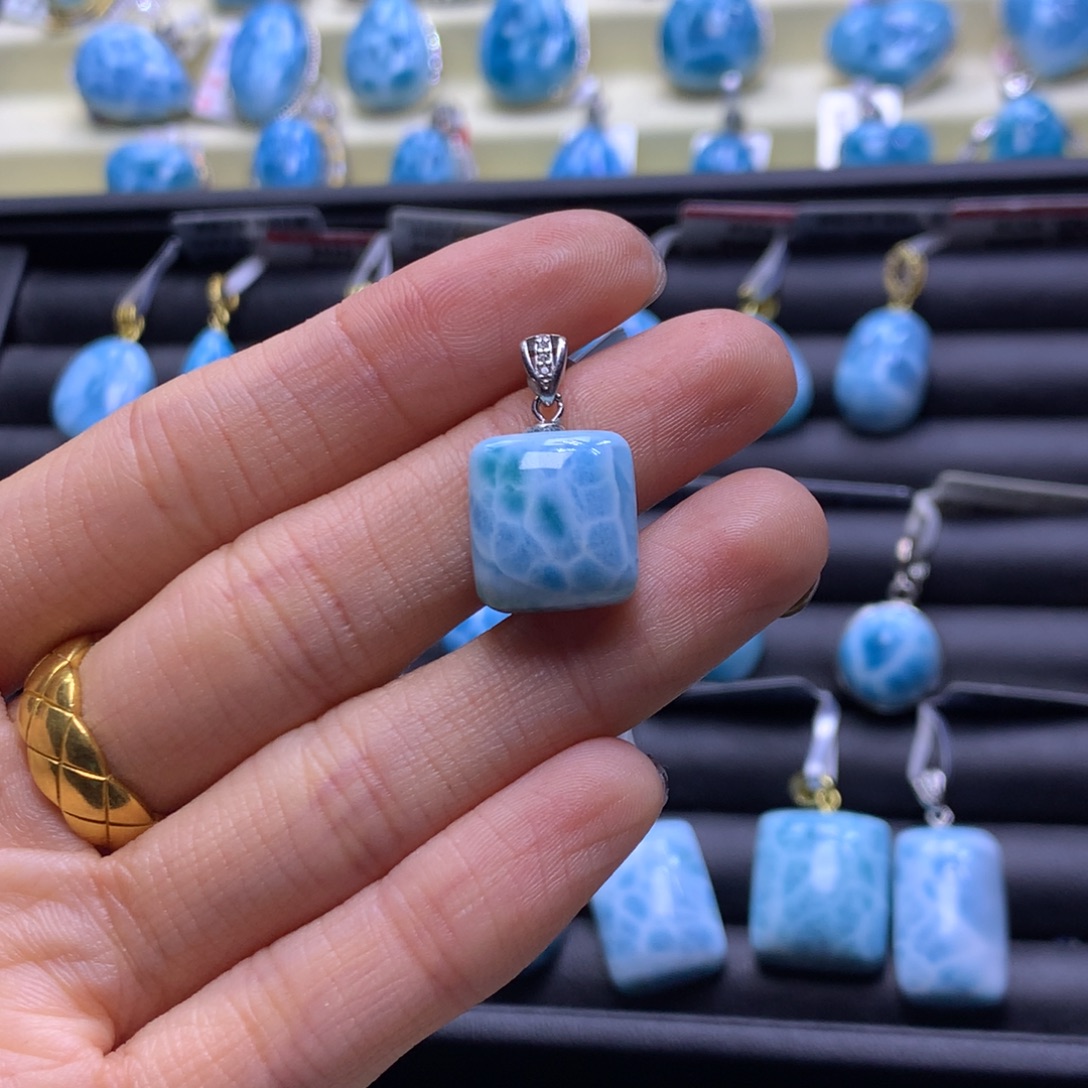 针钠钙石（海纹石）未镶嵌颈饰无事牌吊坠色差略异