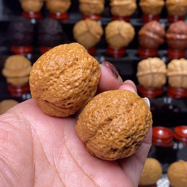 文玩核桃把件蚂蚁纹金蝉…………13