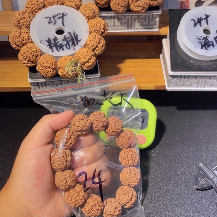 黄***大手串金刚菩提这个