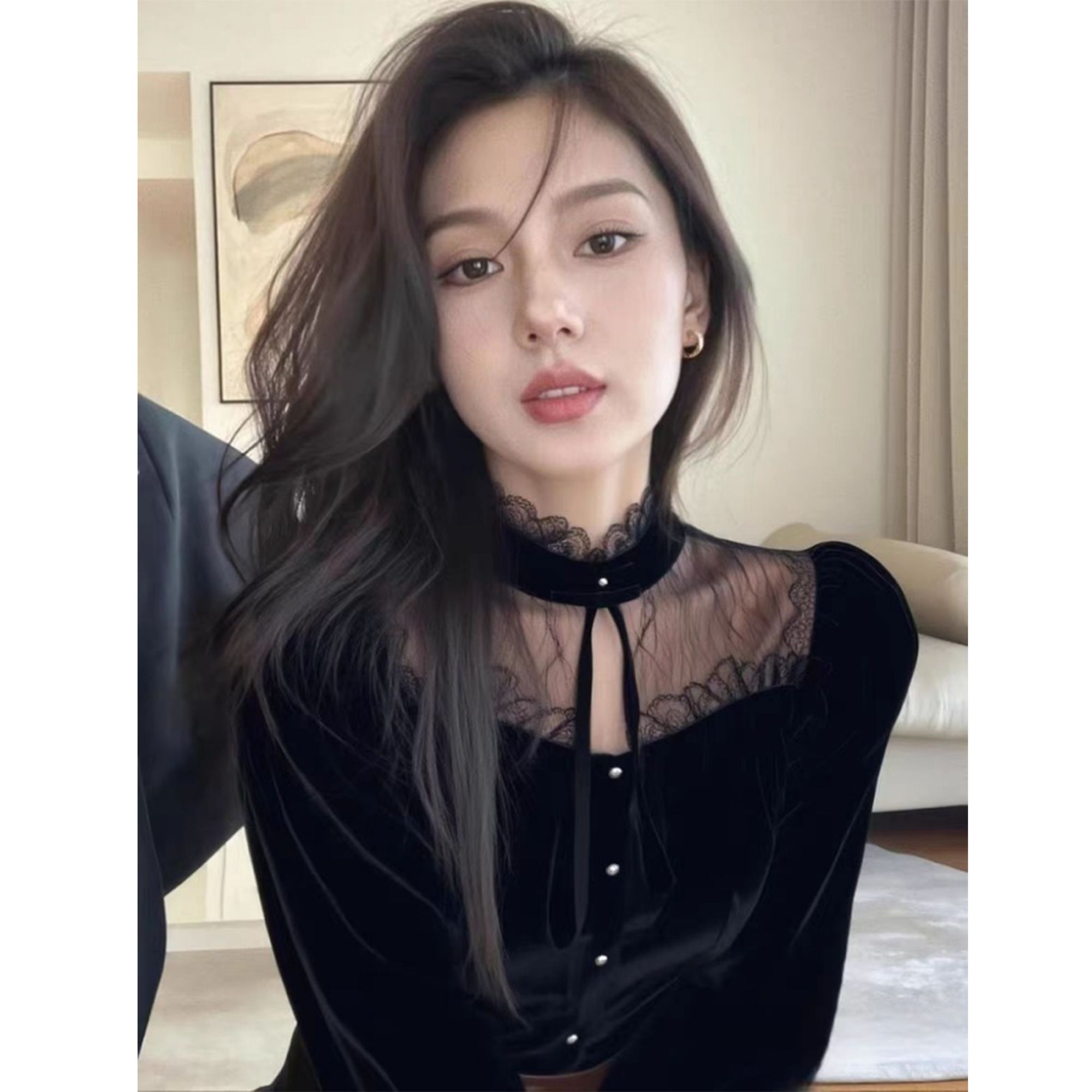 轻熟风黑色蕾丝拼接丝绒衬衫女秋冬2025新款设计感洋气减龄小衬衣