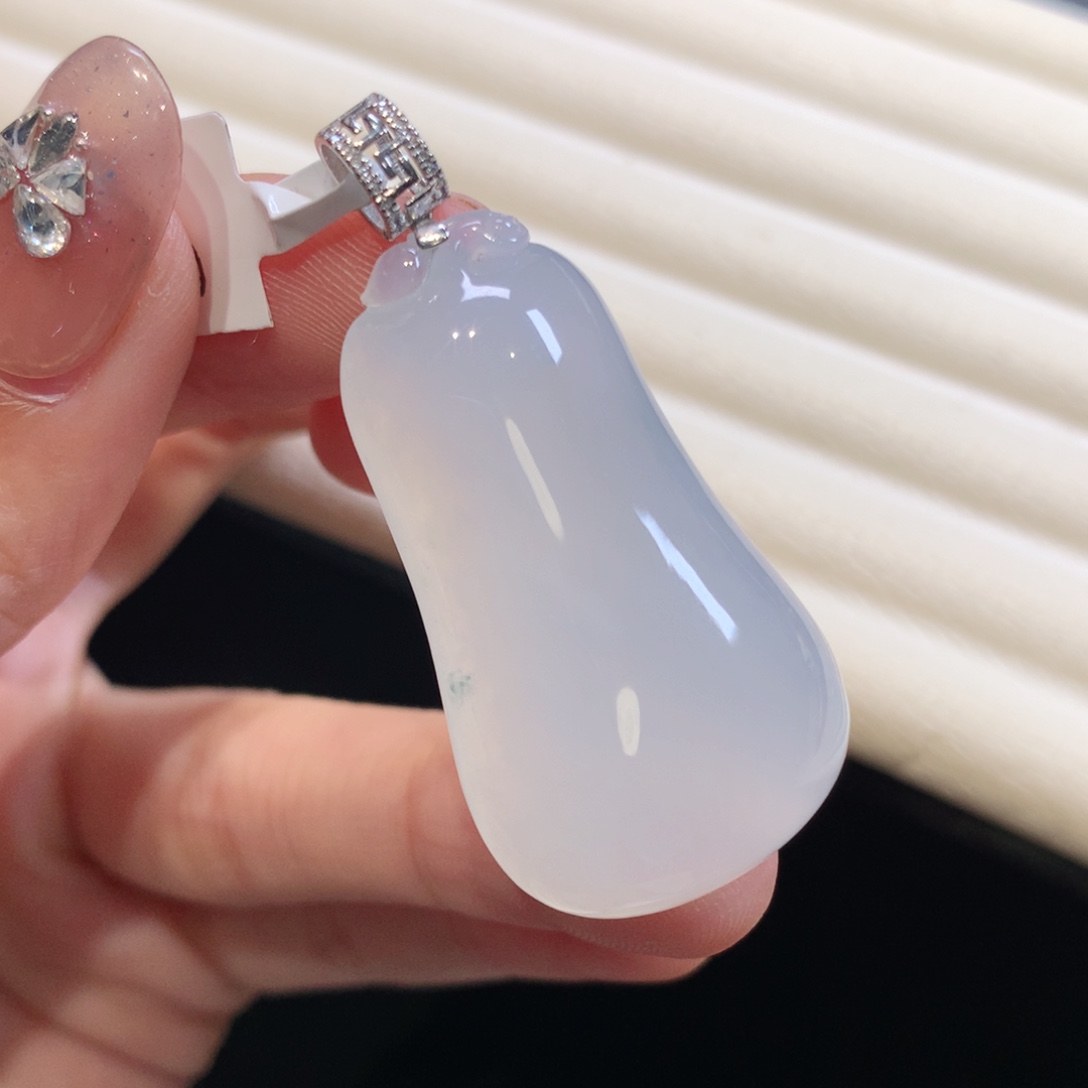 翡翠颈饰18K金镶嵌大瓜