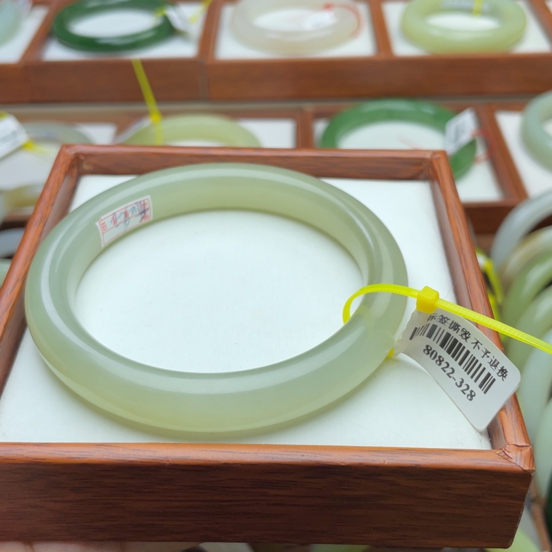 【闪购商品】和田玉手镯未镶嵌60