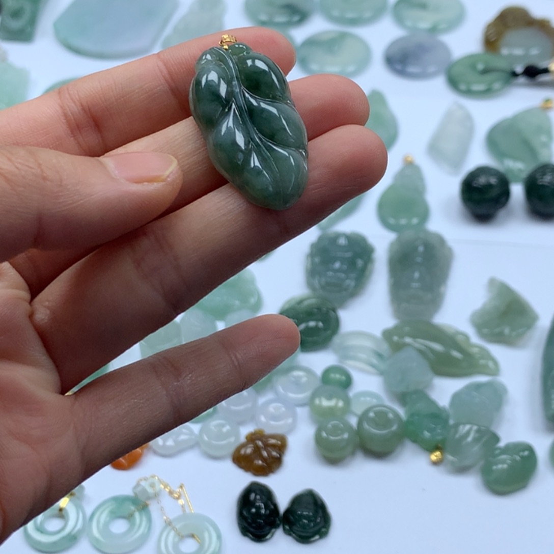 翡翠颈饰未镶嵌树叶