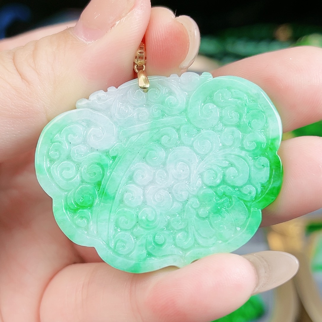 翡翠颈饰18K金镶嵌吊坠