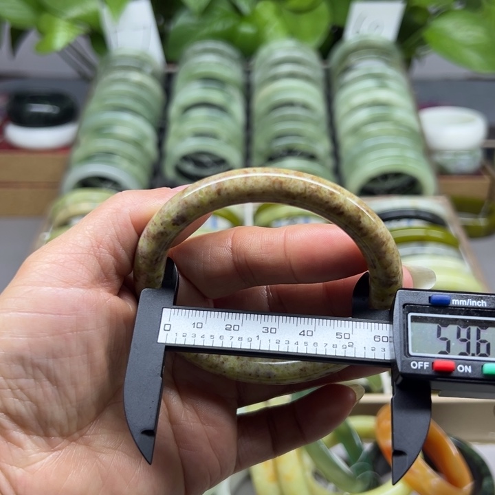 蛇纹石玉未镶嵌手镯16