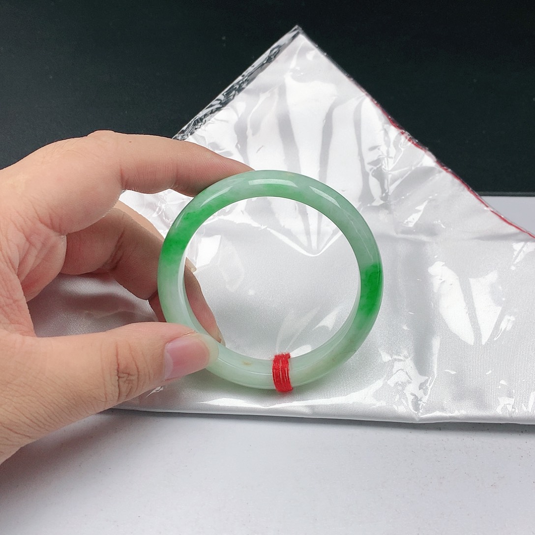 翡翠手镯未镶嵌翡翠072