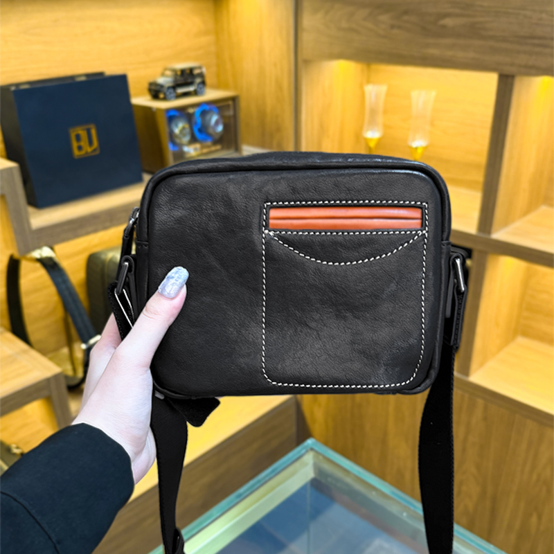 BV头层胎牛皮光面植鞣单肩斜挎包男士时尚休闲简约潮流经典黑色