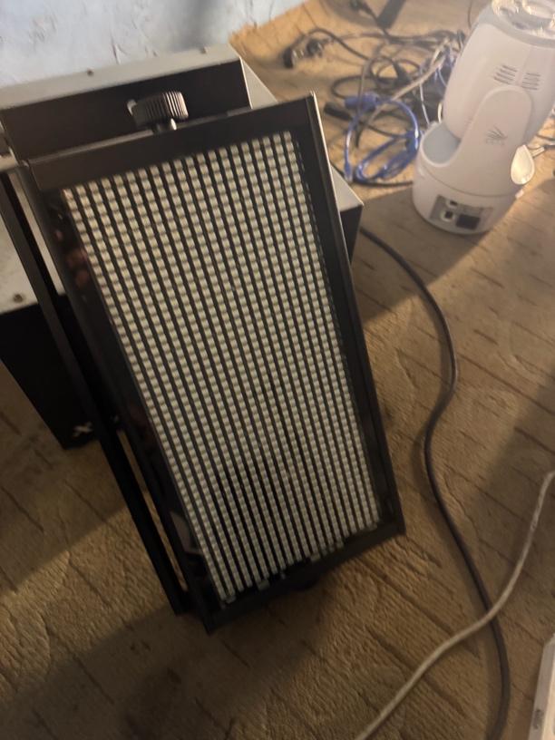 9新  全彩频闪灯一台