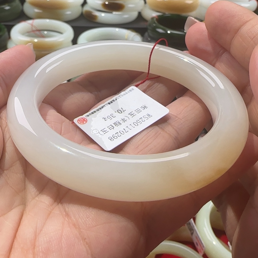 和田玉手镯未镶嵌