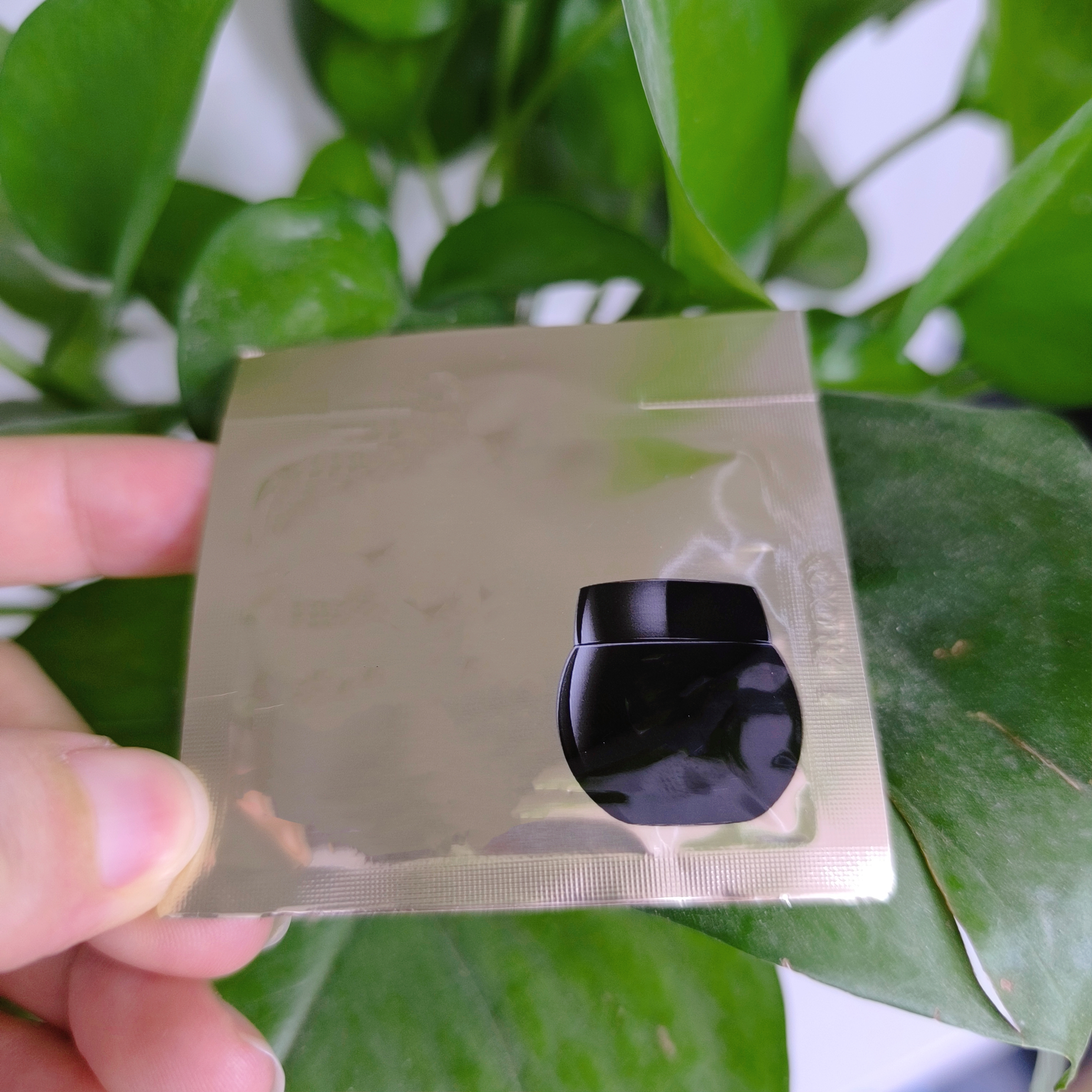 【言言分享老赫】黑色绷子活颜修复眼霜