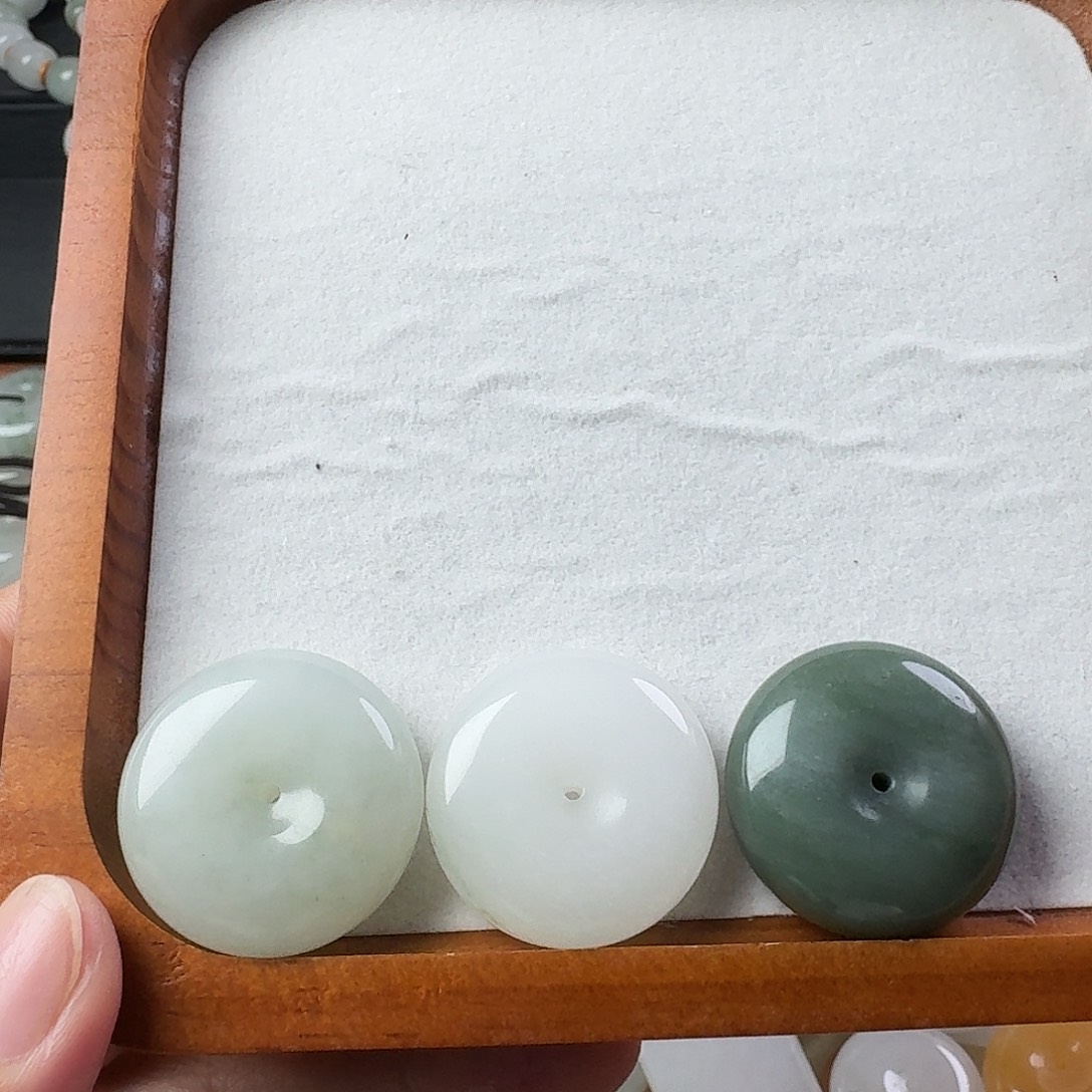 石英质玉未镶嵌颈饰30mm平安扣