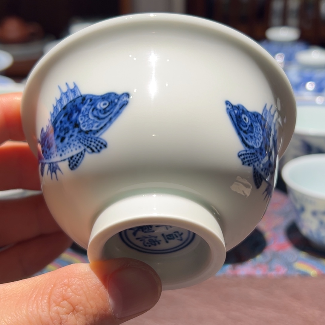杯青花四面鳜鱼压手杯口径约9.5厘米