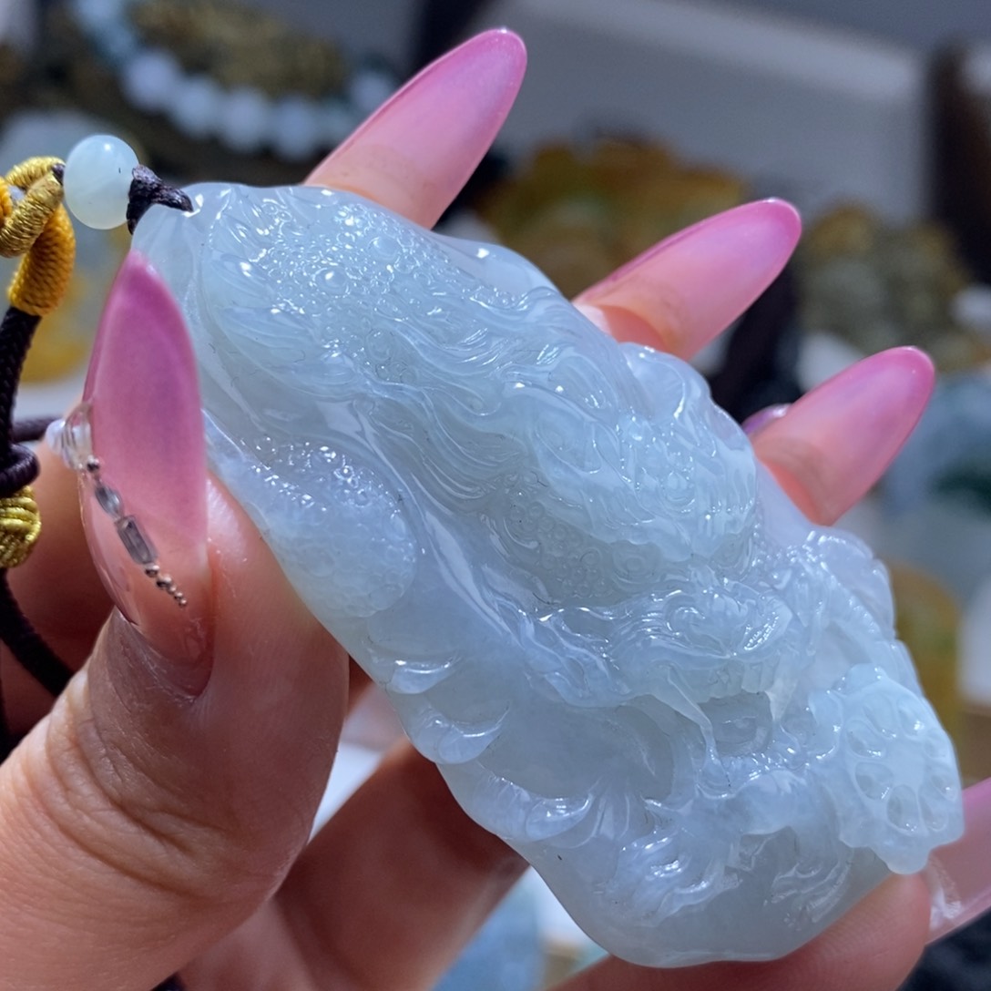 翡翠颈饰未镶嵌龙牌