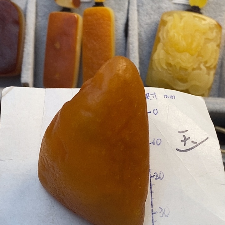 琥珀未镶嵌珠宝奇石