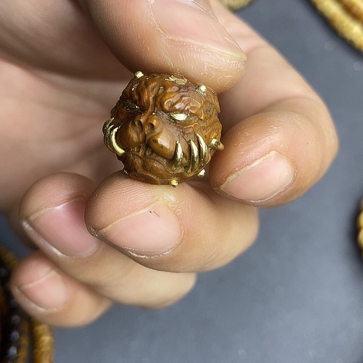 龙眼菩提手串0****。紫金鼠配饰
