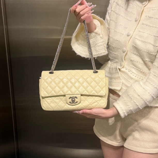 95新 Chanel/香奈儿 95新Chanel米白色cf银扣斜挎包