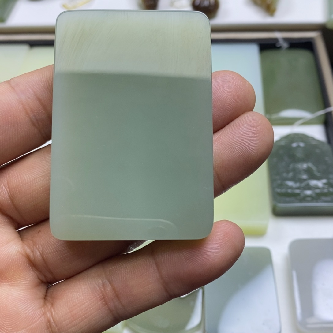 颈饰未镶嵌和田玉凉*