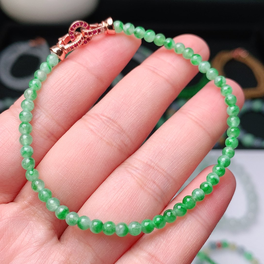 翡翠手链未镶嵌翡翠