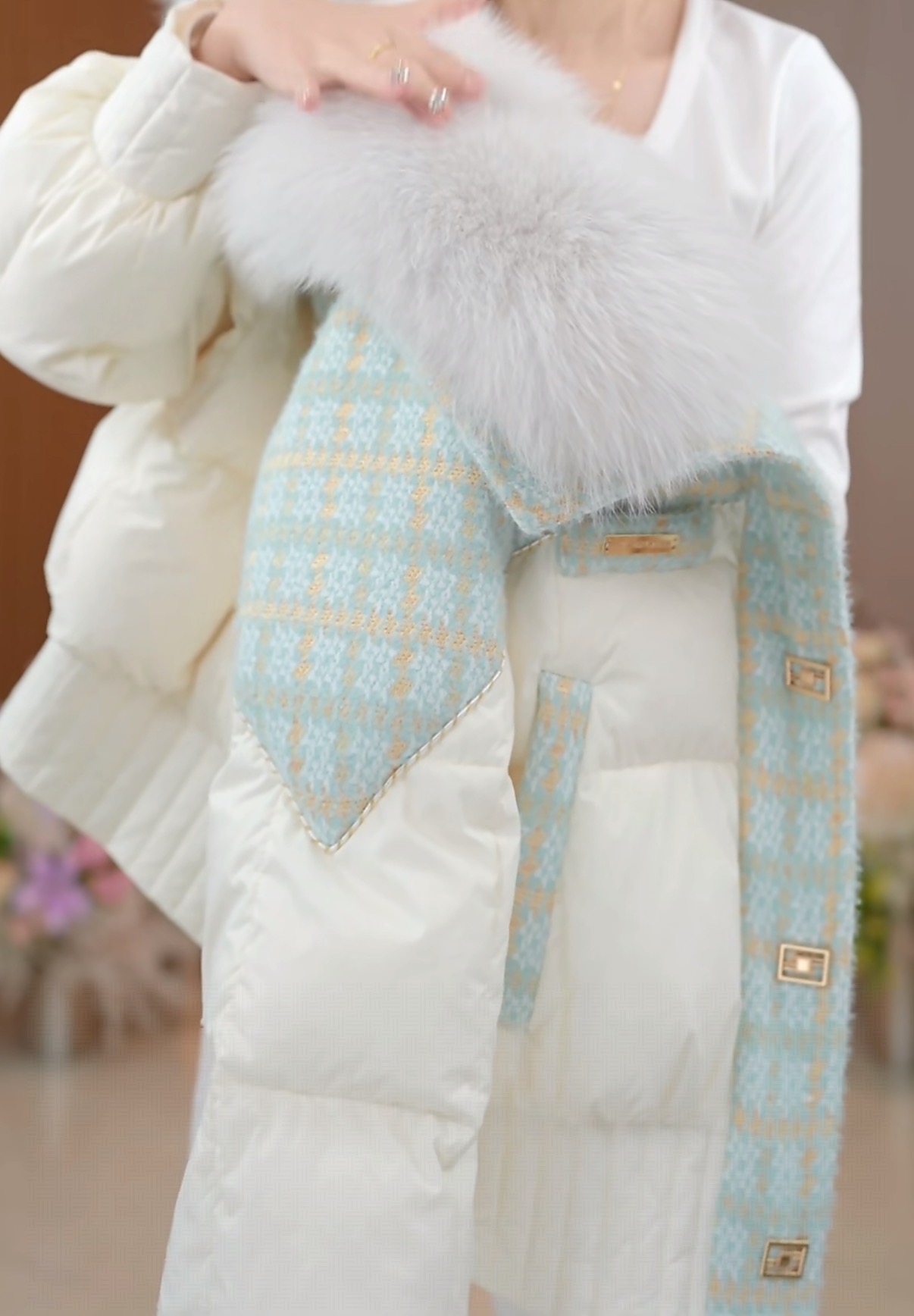 XJ-高端大毛领小香风气质高端线羽绒服