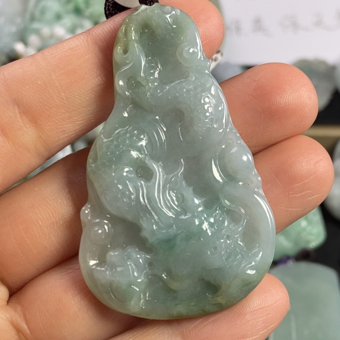 翡翠颈饰未镶嵌龙