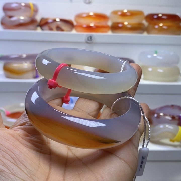 玛瑙/玉髓手镯未镶嵌