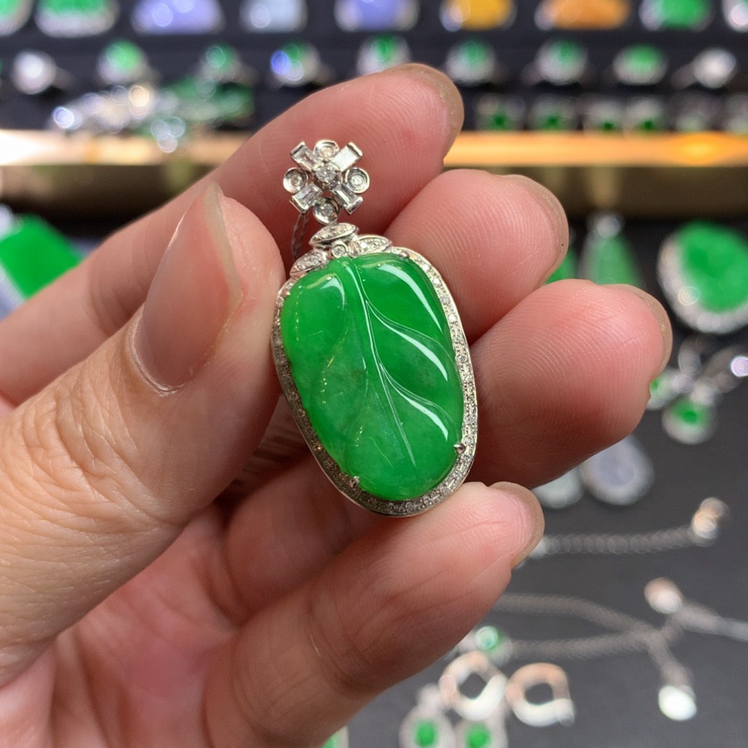 翡翠吊坠(不含链)18K金镶嵌