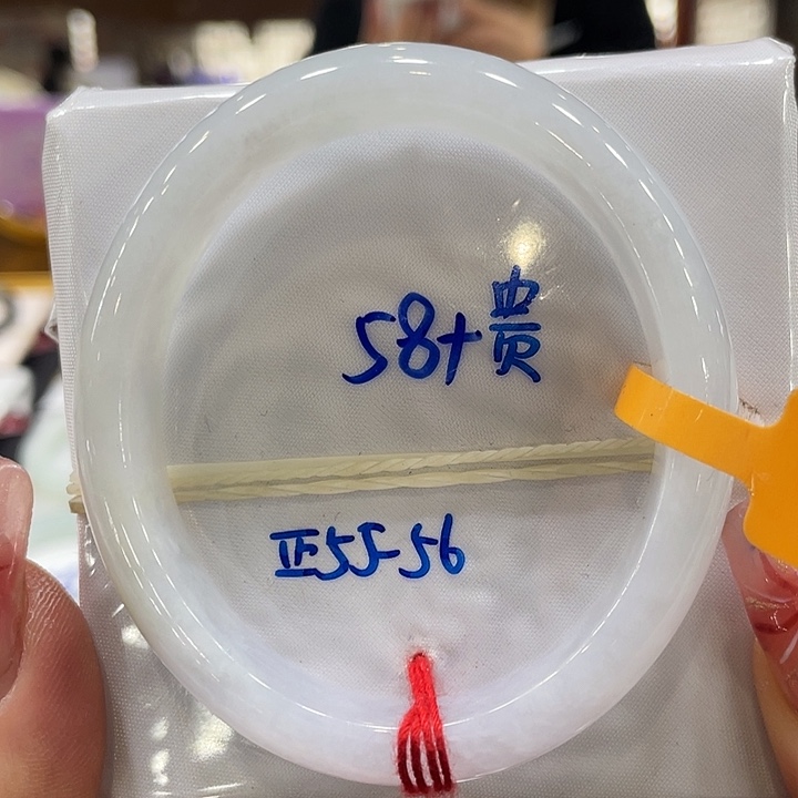 翡翠手镯未镶嵌翡翠手镯