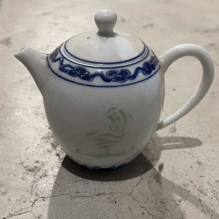 陶其它手绘陶瓷壶一个