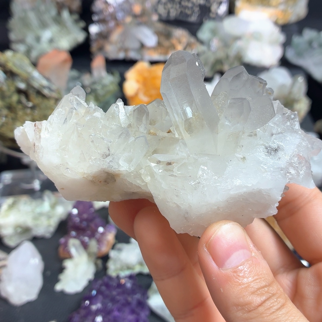 石材带点灰色的白水哦