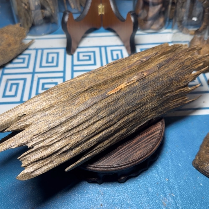 香粉绿奇陆河虫漏摆件217克