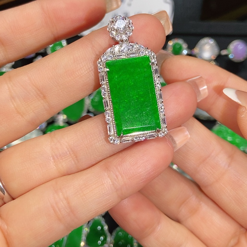 【闪购商品】翡翠颈饰未镶嵌天然翡翠