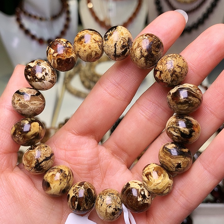 ꧁***꧂琥珀未镶嵌裸石抚顺琥珀