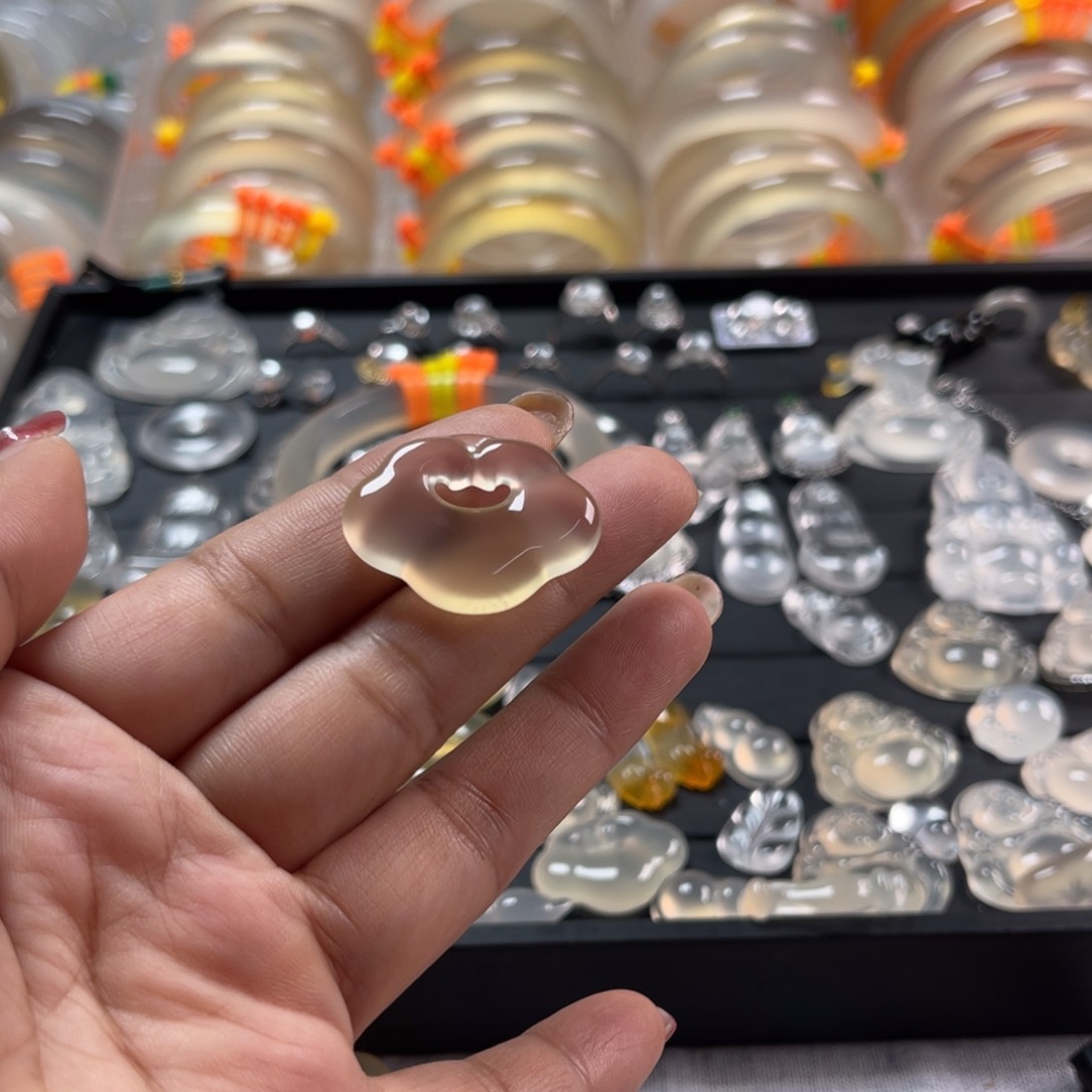 石英质玉颈饰未镶嵌