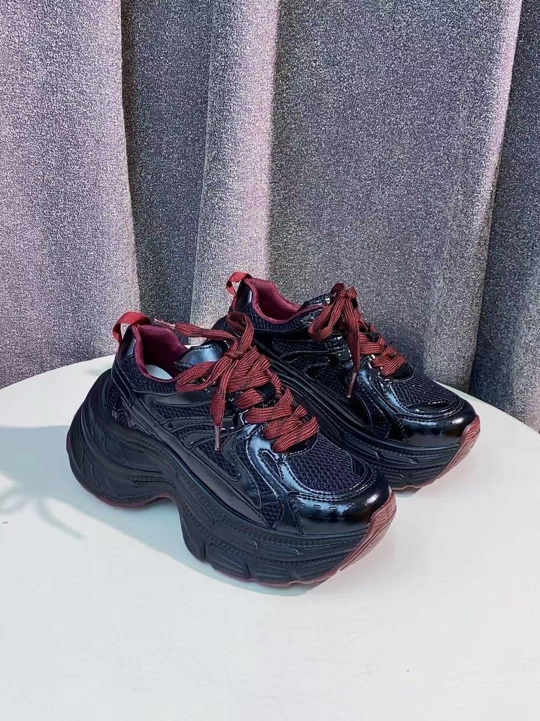 C2040 黑红 时尚厚底圆头系带超轻女休闲老爹鞋