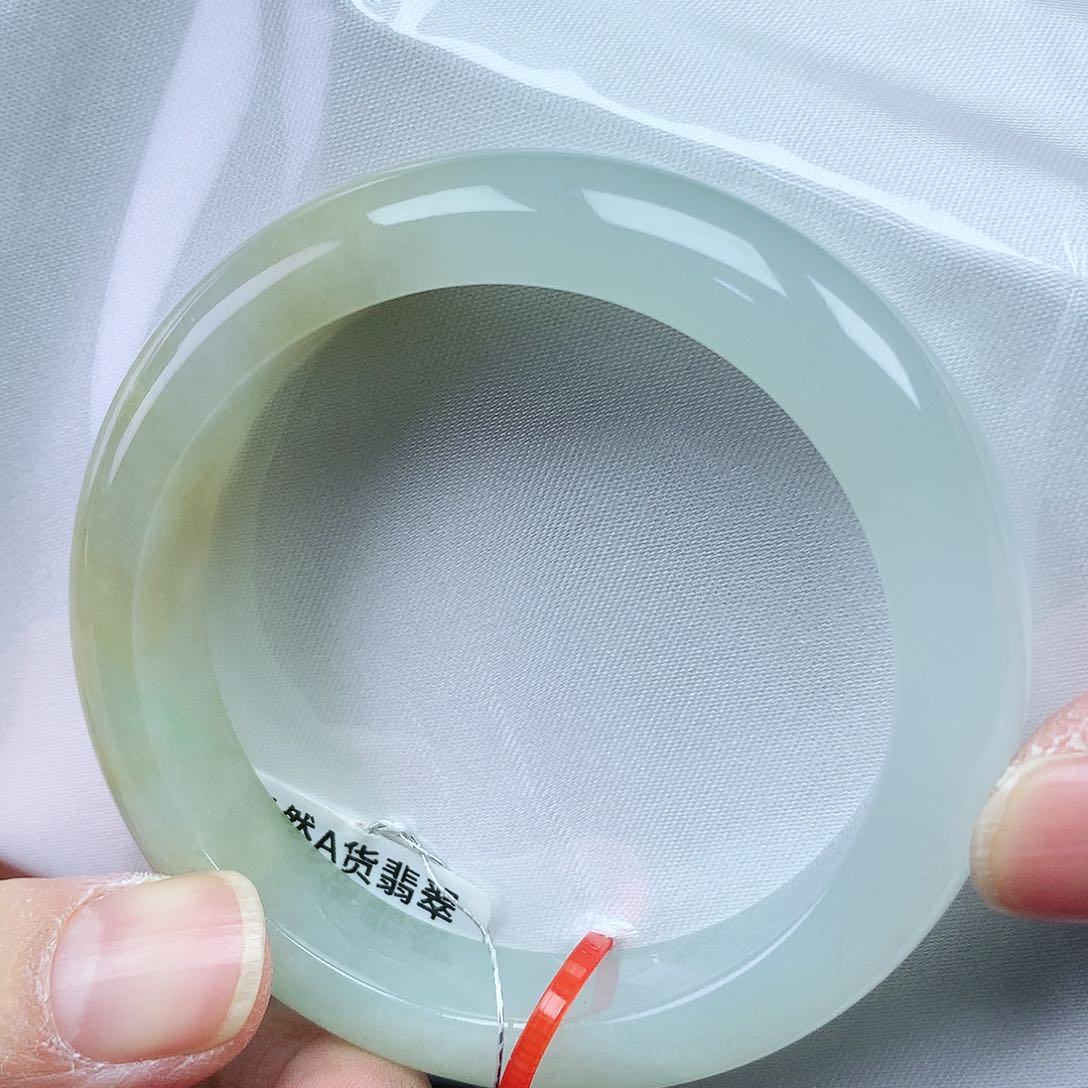 翡翠手镯未镶嵌54贵 